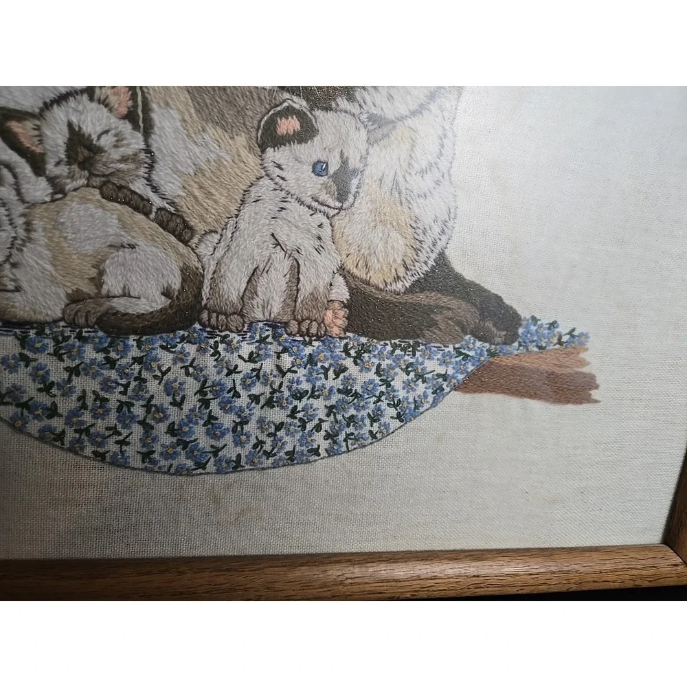 Mother's Pride Siamese Cat & Kittens Crewel Embroidery Completed‎ Framed 21x17.5